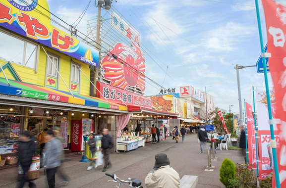 寺泊魚の市場通り